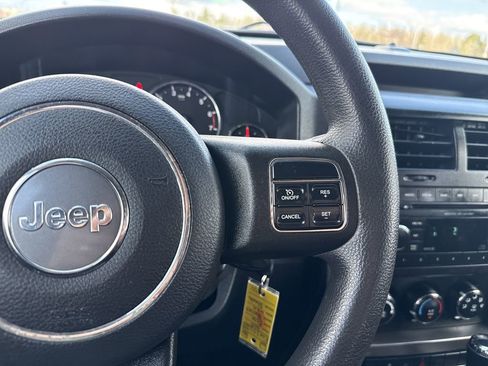 Used 2012 Jeep Liberty Sport AWD/4WD image 19