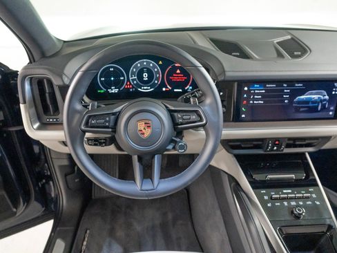 Certified 2026 Porsche Cayenne AWD/4WD image 28