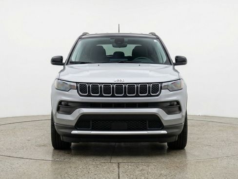 Used 2025 Jeep Compass Trailhawk w/ Trailer Tow Group AWD/4WD image 2