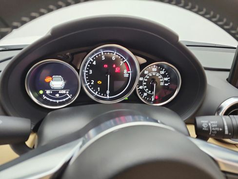 Used 2024 MAZDA MX-5 Miata Grand Touring RWD image 11