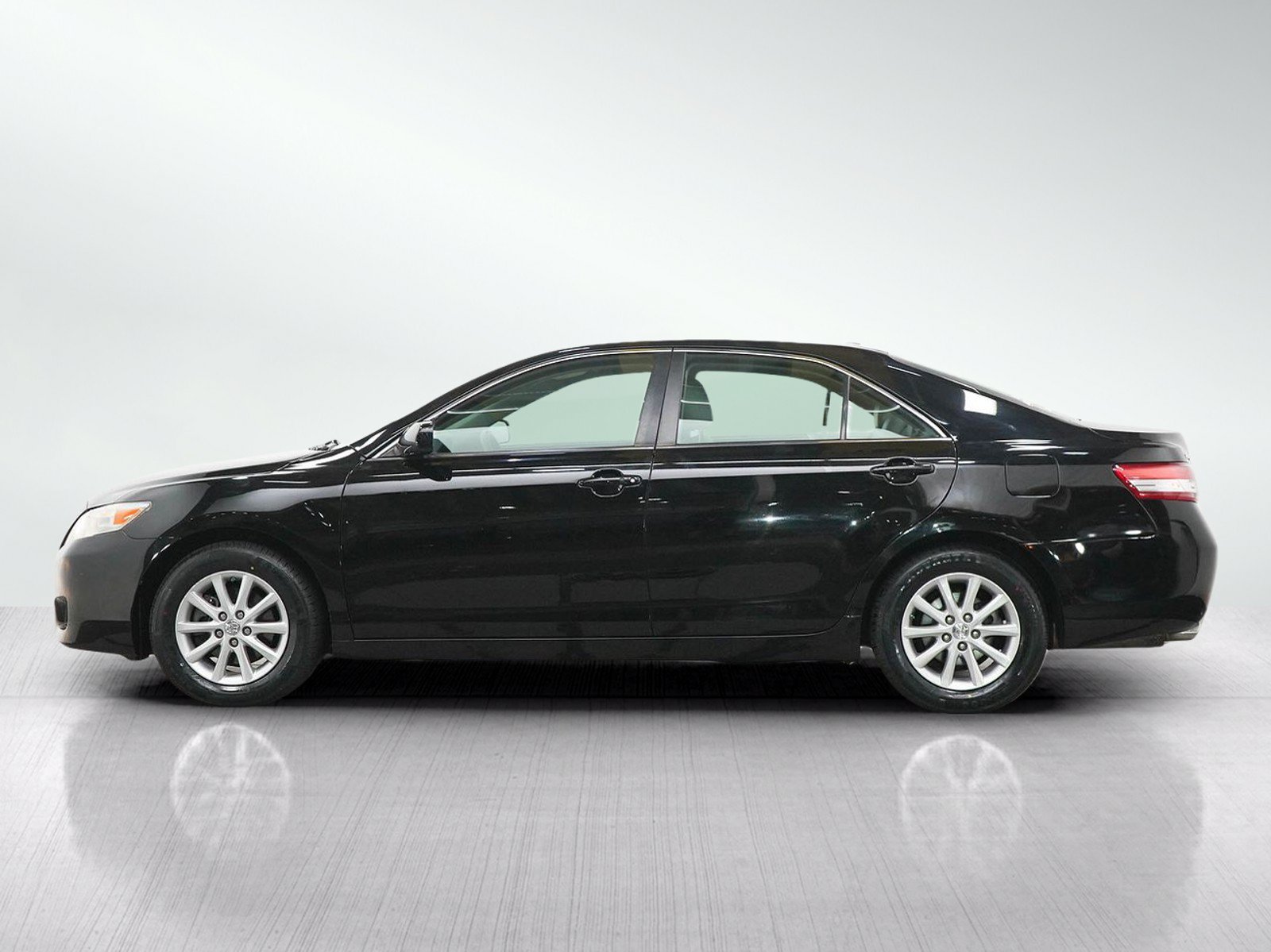 Used 2011 Toyota Camry XLE w/ XLE Extra-Value Pkg #1 FWD image 3