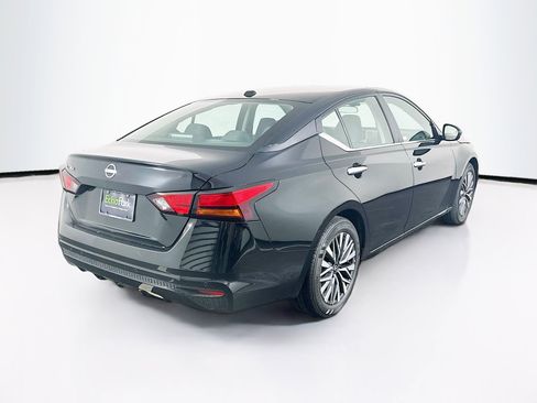 Used 2025 Nissan Altima 2.5 SV FWD image 9