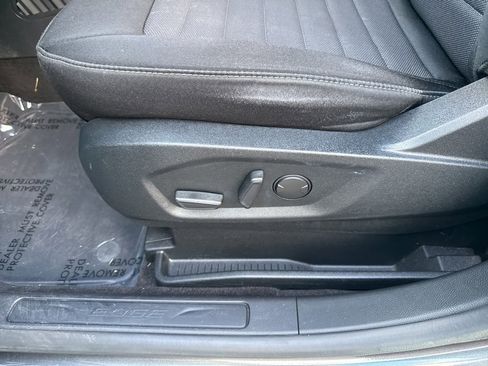 Used 2020 Ford Edge SE image 20