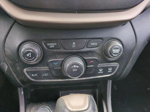 Used 2014 Jeep Cherokee Latitude image 11