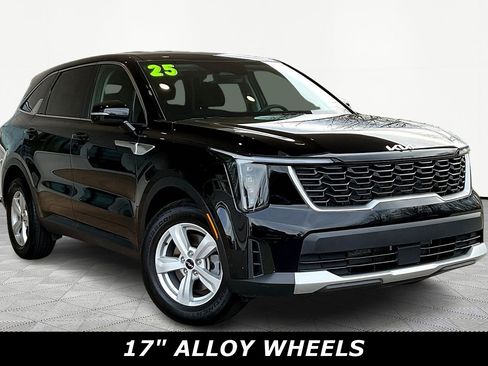 Used 2025 Kia Sorento LX image 3