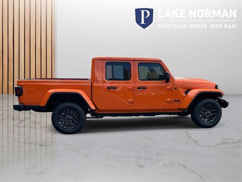New 2025 Jeep Gladiator Sport image 10