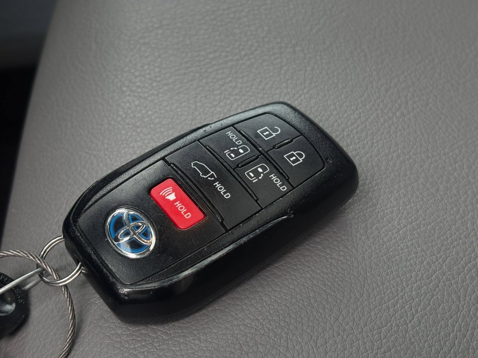 Used 2025 Toyota Sienna XLE FWD image 20
