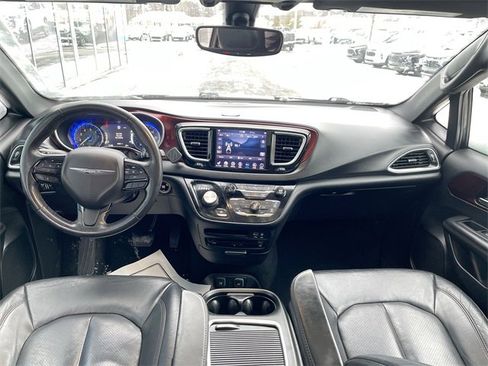 Used 2019 Chrysler Pacifica Touring-L image 20