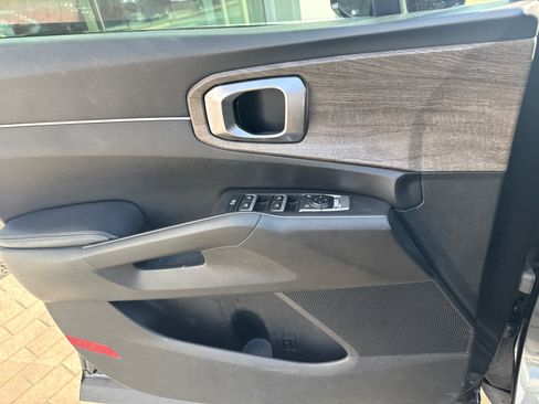 Used 2021 Kia Sorento EX FWD image 19