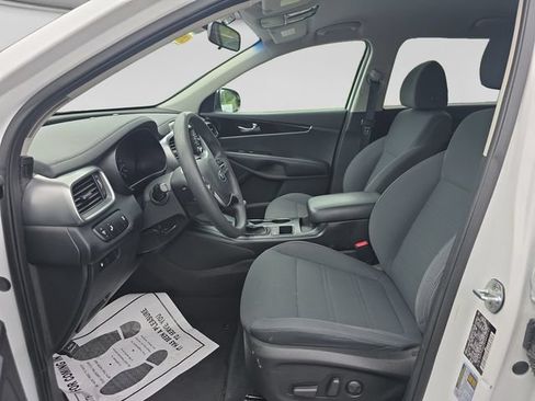 Used 2019 Kia Sorento FWD V6 image 17