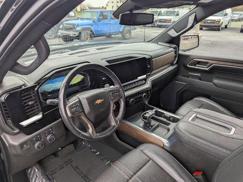 Used 2022 Chevrolet Silverado 1500 High Country w/ Z71 Off-Road Package image 18
