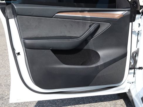 Used 2024 Tesla Model Y Long Range RWD image 15