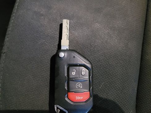 Used 2020 Jeep Wrangler Unlimited Sahara AWD/4WD image 32