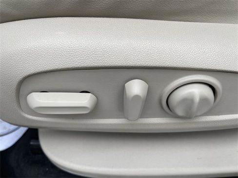 Used 2021 Buick Enclave Essence image 12