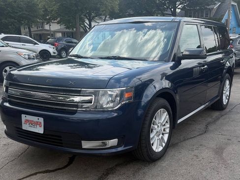 Used 2017 Ford Flex SEL FWD image 3