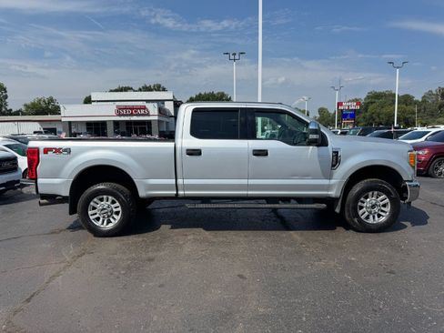 Used 2017 Ford F250 XLT w/ FX4 Off-Road Package AWD/4WD image 6