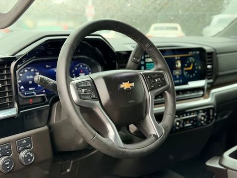 Used 2024 Chevrolet Silverado 1500 LT w/ Z71 Off-Road Package image 9
