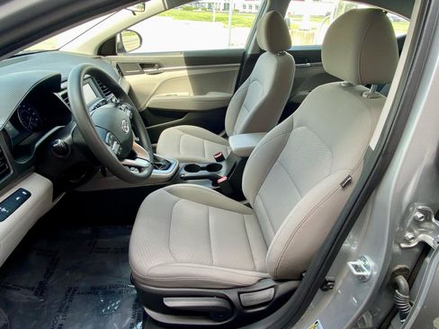 Used 2020 Hyundai Elantra SE FWD image 19