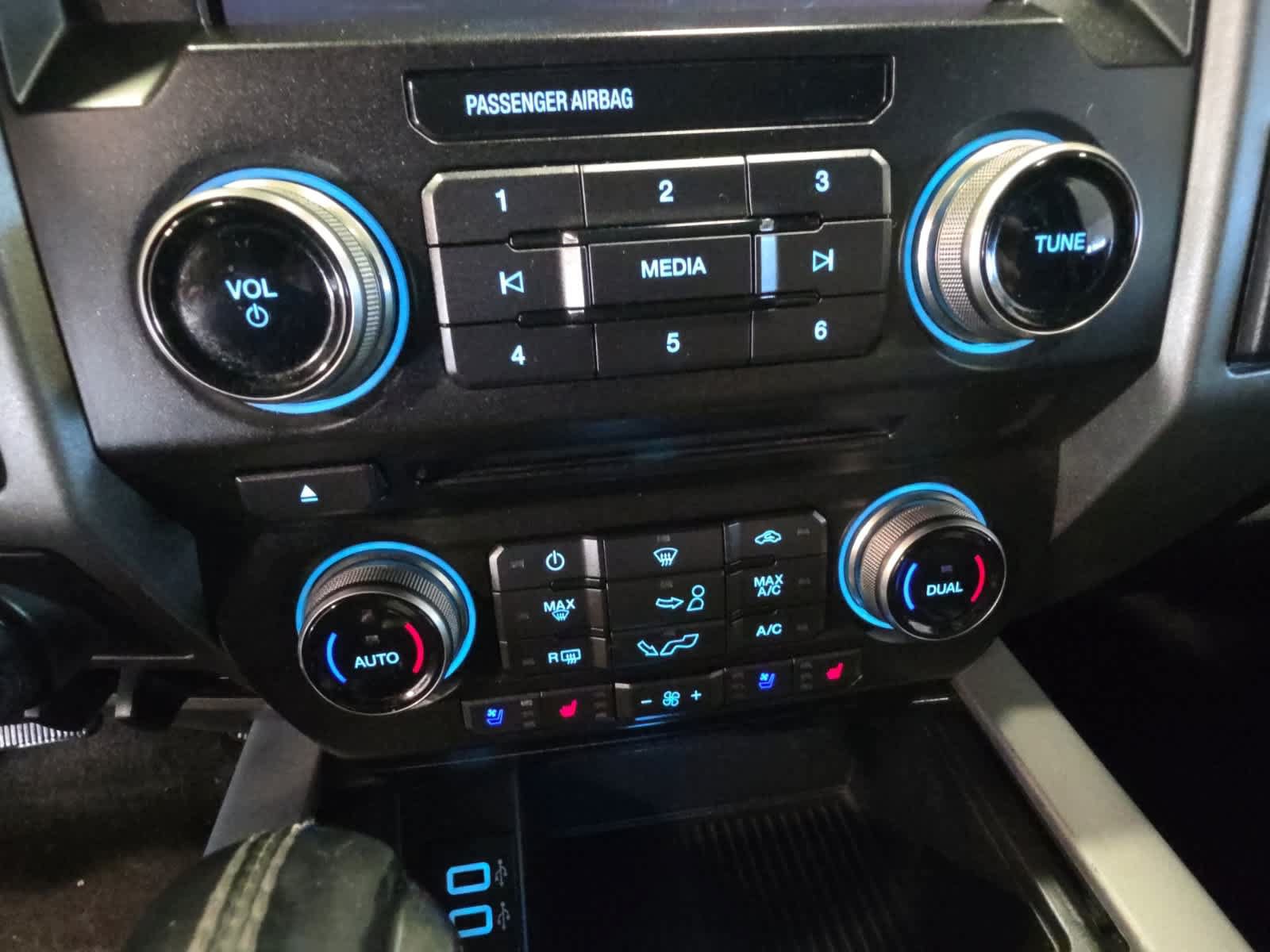 Used 2018 Ford F150 Raptor w/ Equipment Group 802A Luxury AWD/4WD image 35