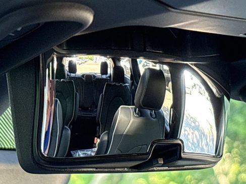 New 2027 Chrysler Pacifica Limited AWD/4WD image 37