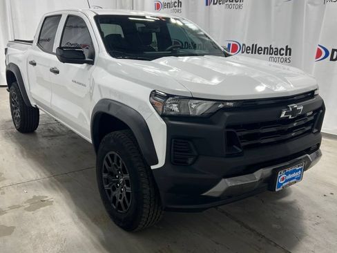 Used 2024 Chevrolet Colorado Trail Boss w/ Technology Package AWD/4WD image 8