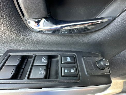 Used 2024 Nissan Titan SV w/ SV Convenience Package AWD/4WD image 11