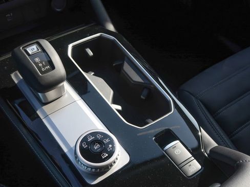 New 2026 Mitsubishi Outlander SE image 36