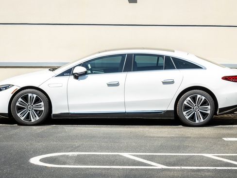 Used 2022 Mercedes-Benz EQS 450+ Sedan image 4