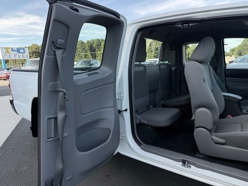 Used 2015 Toyota Tacoma 2WD Access Cab image 21