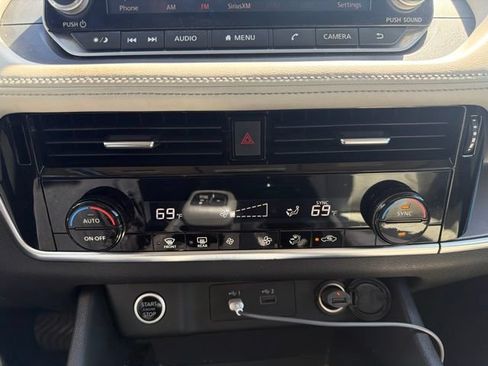 Used 2021 Nissan Rogue SV AWD/4WD image 15