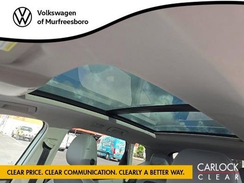Used 2023 Volkswagen Taos SE w/ Panoramic Sunroof Package FWD image 10