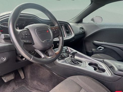 Used 2016 Dodge Challenger SXT RWD image 11