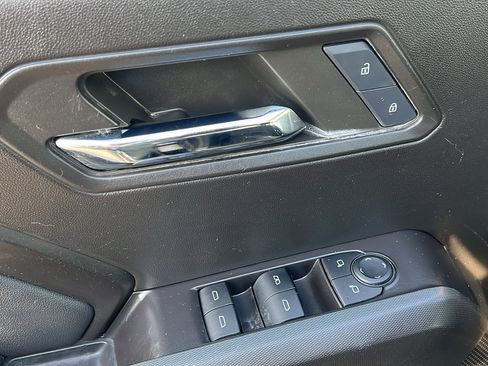 Used 2024 Chevrolet Colorado LT image 16