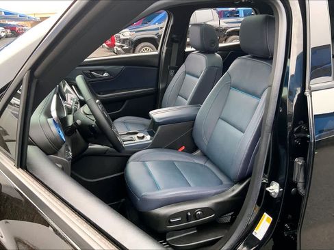 Certified 2025 Chevrolet Blazer RS w/ Driver Confidence II Package image 7
