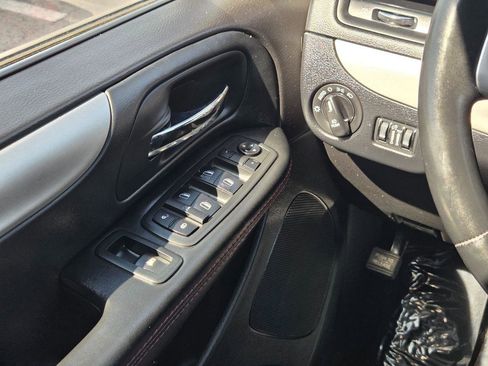 Used 2018 Dodge Grand Caravan GT image 29