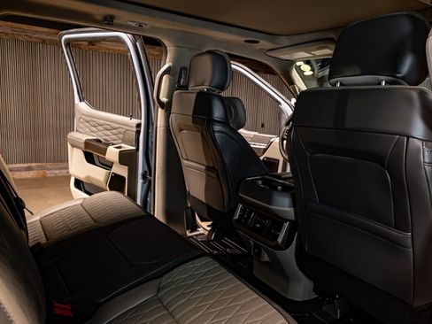 Used 2026 Ford F450 Platinum w/ Platinum Plus Package image 27