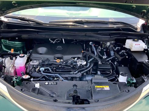 Used 2025 Toyota Sienna LE FWD image 31