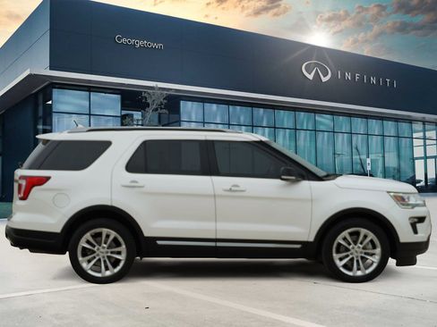 Used 2019 Ford Explorer XLT w/ Equipment Group 202A image 4