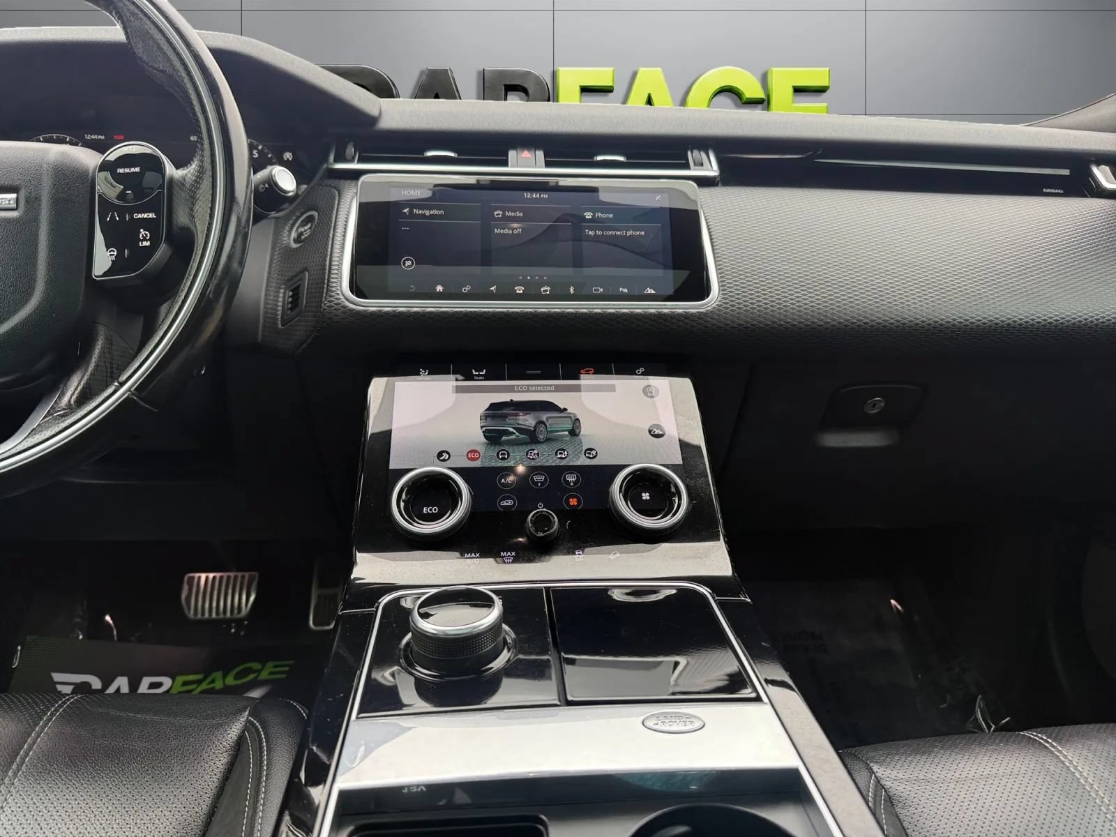 Used 2018 Land Rover Range Rover Velar R-Dynamic SE AWD/4WD image 26