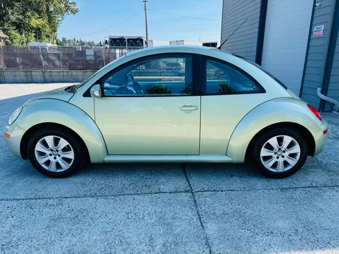Used 2008 Volkswagen Beetle S image 2
