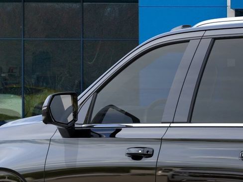 New 2026 Chevrolet Suburban LT w/ Comfort Package AWD/4WD image 19