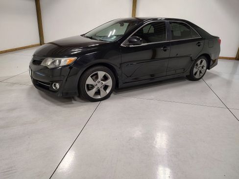 Used 2014 Toyota Camry L image 3