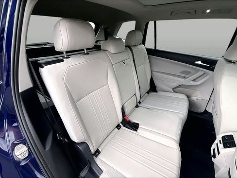 Used 2023 Volkswagen Tiguan SE w/ Panoramic Sunroof Package FWD image 19