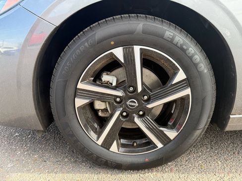 Used 2024 Nissan Sentra SV FWD image 11