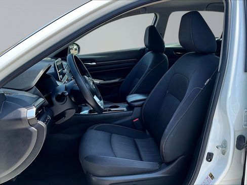 Used 2025 Nissan Altima 2.5 SV FWD image 22