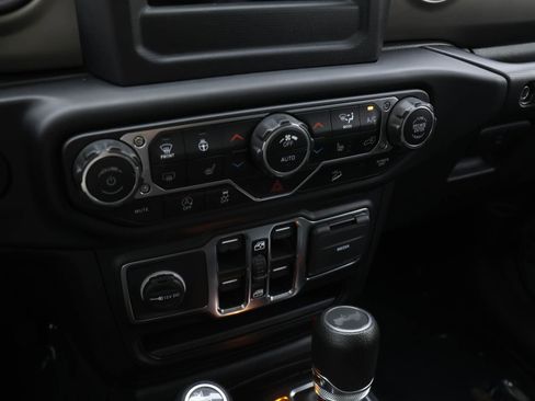 Used 2021 Jeep Wrangler Unlimited Willys image 7