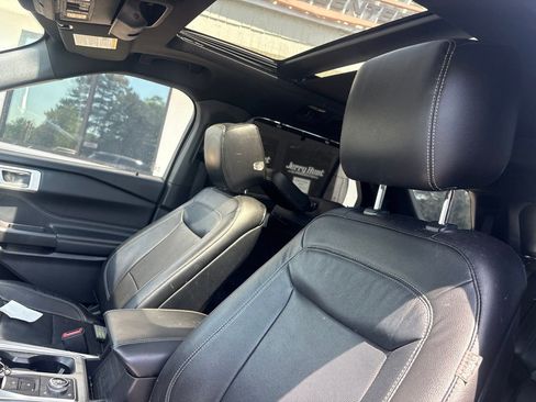 Used 2020 Ford Explorer Limited w/ Class III Trailer Tow Package AWD/4WD image 3