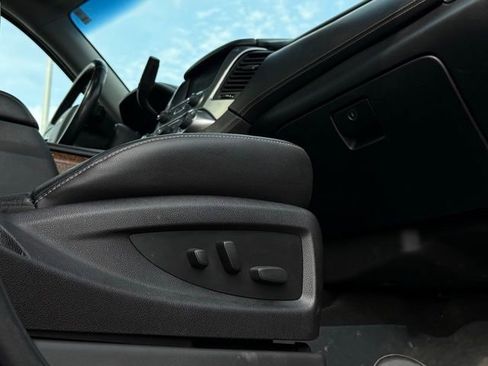 Used 2018 Chevrolet Tahoe Premier AWD/4WD image 15