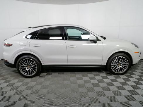 Certified 2023 Porsche Cayenne Platinum Edition AWD/4WD image 29