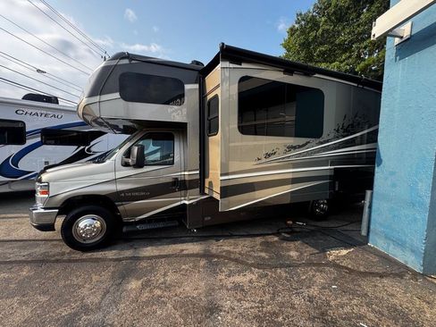Used 2017 Ford E-450 and Econoline 450 Super Duty w/ Motorhome Prep Package RWD image 3